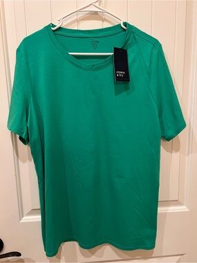 Crown & Ivy short-sleeve green crewneck t-shirt. NWT